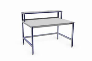 werktafel met opstandblad en afrolrand achter werkblad