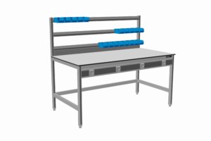 werktafel met energiegoot en drie bakjesrails