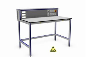 ESD-veilige werktafel met uitsparingen en energievoorziening