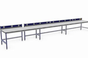 werktafel met energiegoten en voorzien van uitsparing t.b.v. wandpilaar