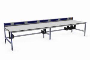 test werktafel (4000 x 1000 mm) met energiegoot en PC-houders